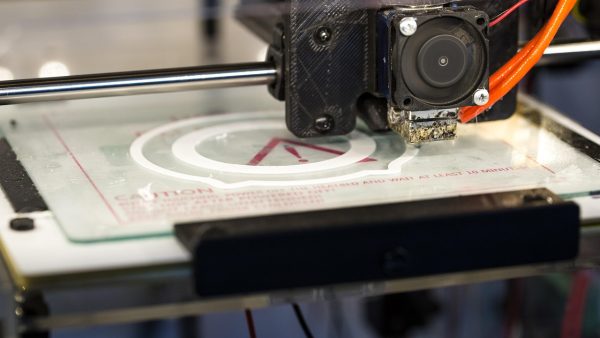 混元3d电商产品3D展示应用案例，展示AI生成的产品三维模型在电商页面的实际效果
